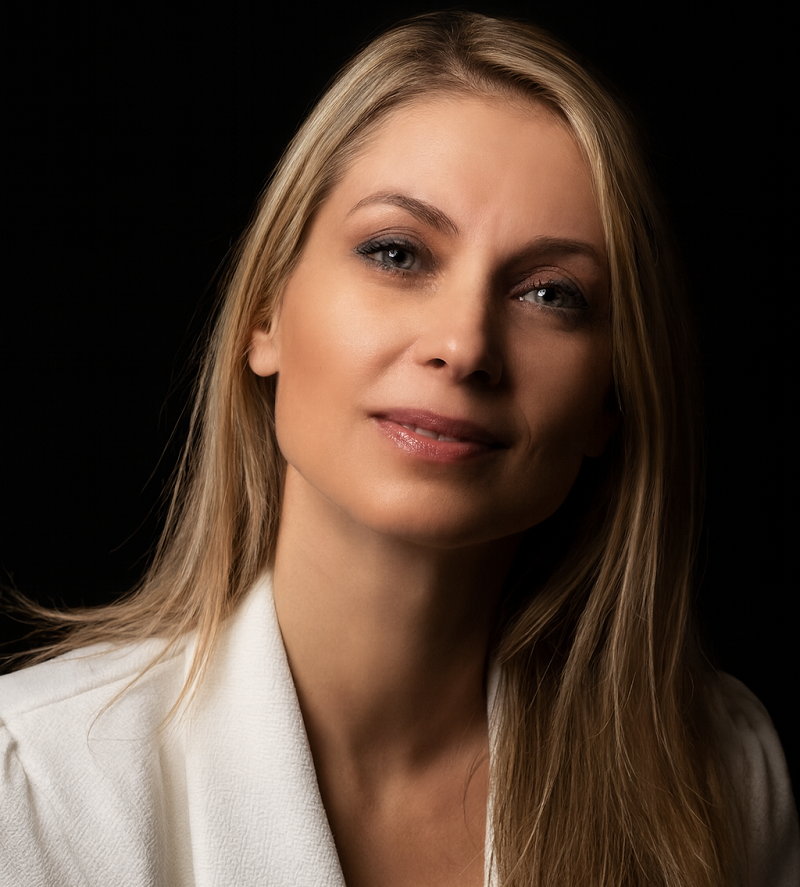 Aura Ion – Spiritual teacher and intuitive guide offering soul wisdom and energy healing